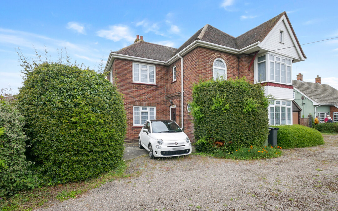 LARGE DETACHED THREE BEDROOM PROPERTY WITH POTENTIAL TO EXTEND